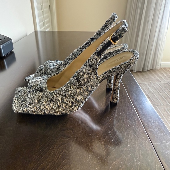 Sandles - Picture 6 of 12